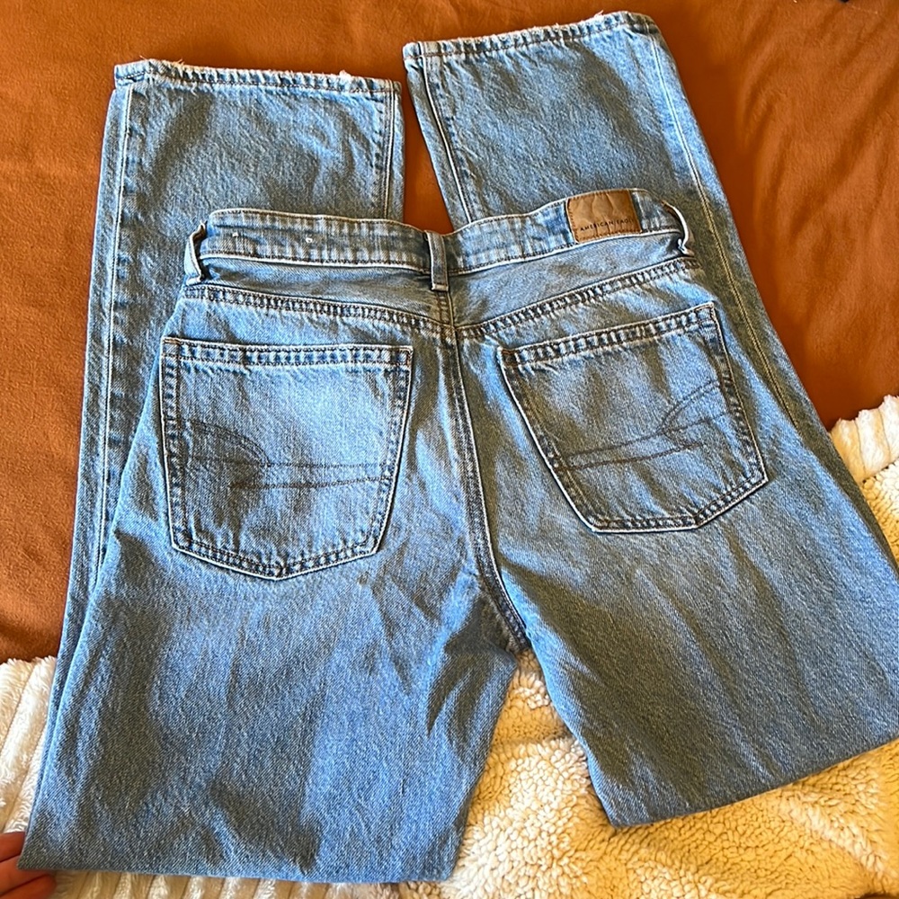 Size 4 straight leg light wash American Eagle jeans